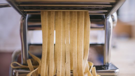 La machine à pâte électrique, une machine adapté pour la transformation et la cuisson de vos pâtes